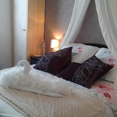Au Gai Sejour Bed & Breakfast เปลเนิฟ-วัล-อ็องเดร ภายนอก รูปภาพ