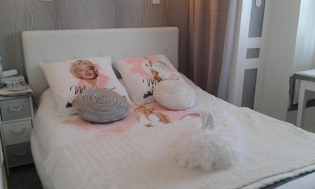 Au Gai Sejour Bed & Breakfast เปลเนิฟ-วัล-อ็องเดร ภายนอก รูปภาพ